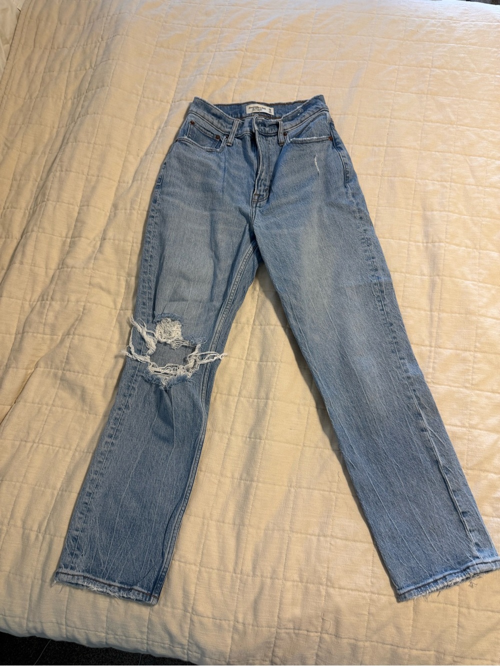 Abercrombie 90s straight Distressed Women’s Jeans